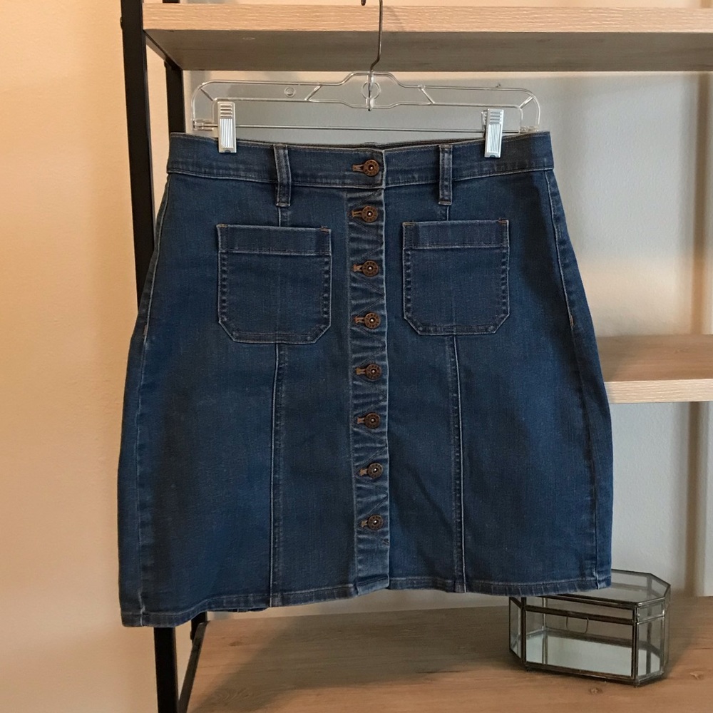 Foxy wash denim skirt!